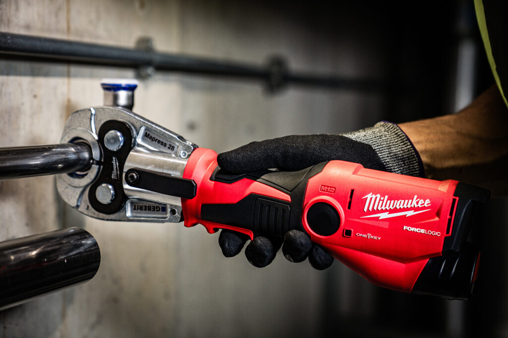 2025_PM_Milwaukee_SHK_Akku-Presswerkzeug_M12_ONEHPT